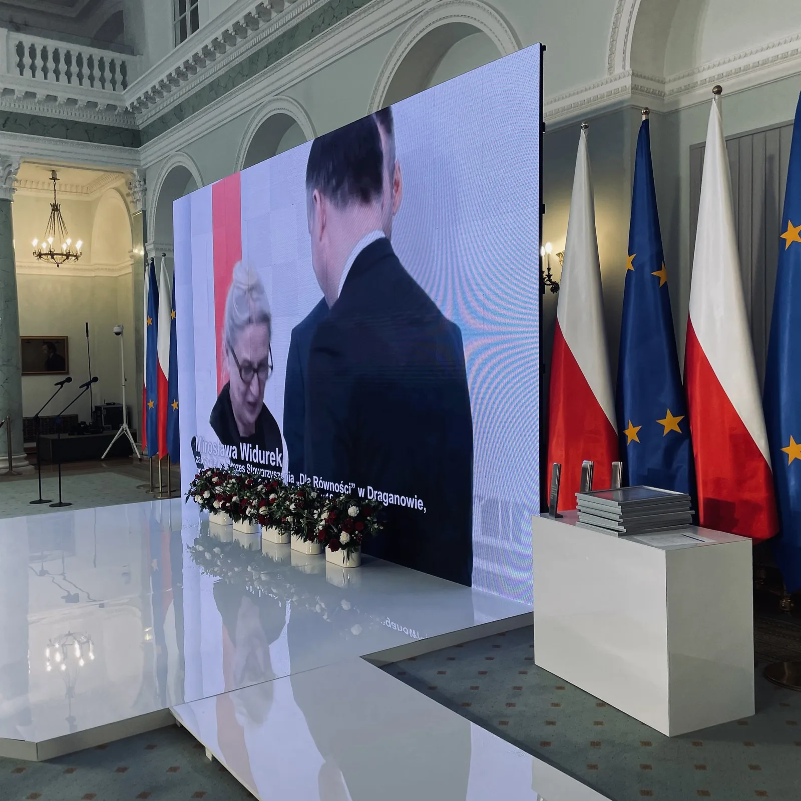 Scena oraz ekran led w Pałacu Prezydenckim