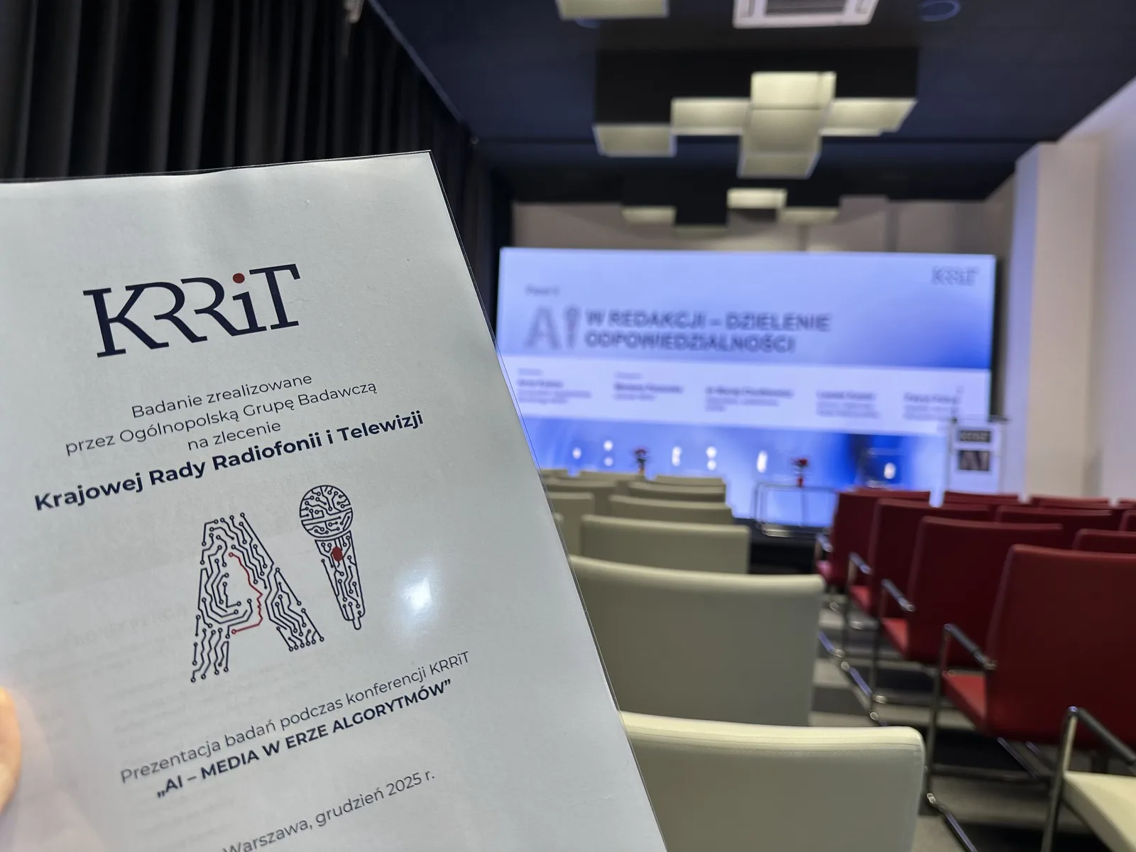 Konferencja „AI — media w erze algorytmów” — KRRiT
