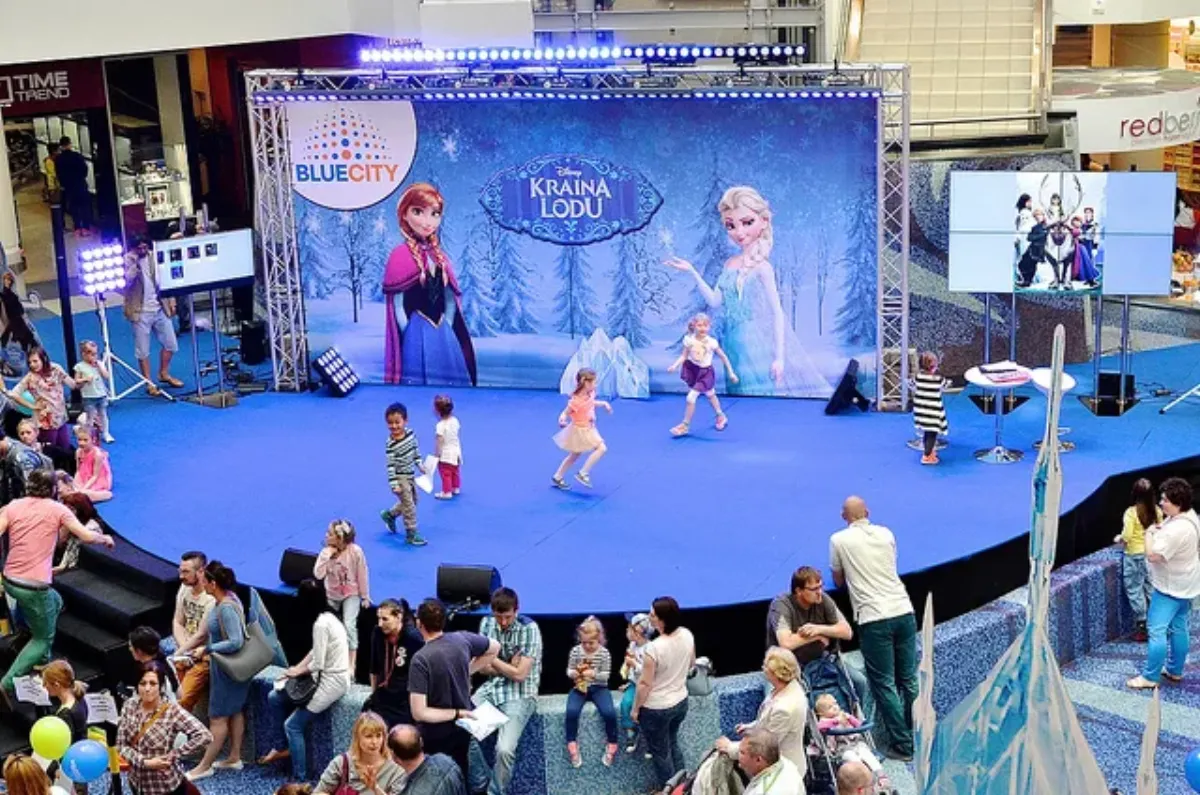 LED wall vs projektor — co wybrać na event korporacyjny?